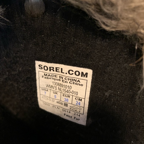 Waterproof winter boots
Size 7
Faux fir
Suede upper
Black in color - Picture 6 of 6